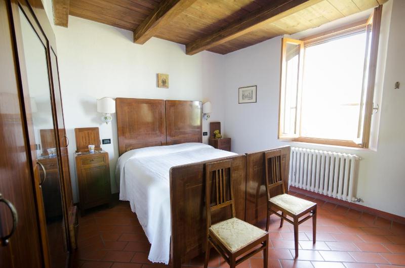 Triple Room with Pool View image 3