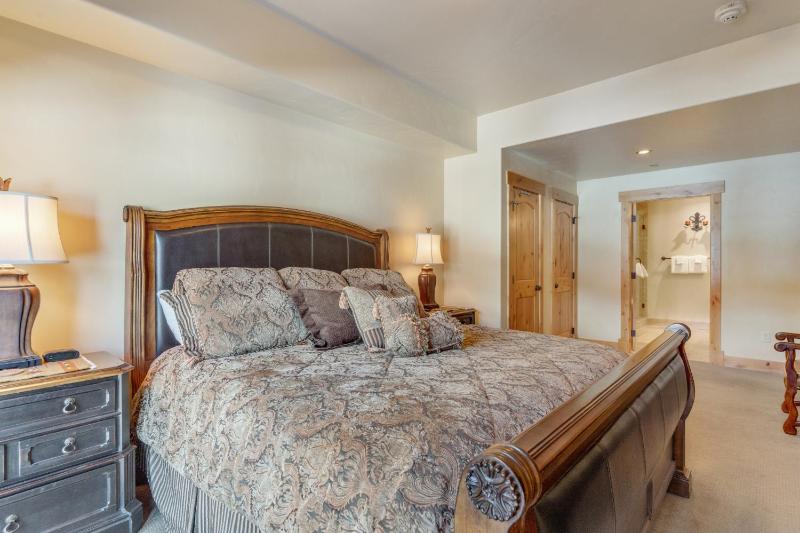 Outdoor Pools and Hot Tubs Air Conditioning Washer & Dryer In Unit Ski Mountain Views - image 10