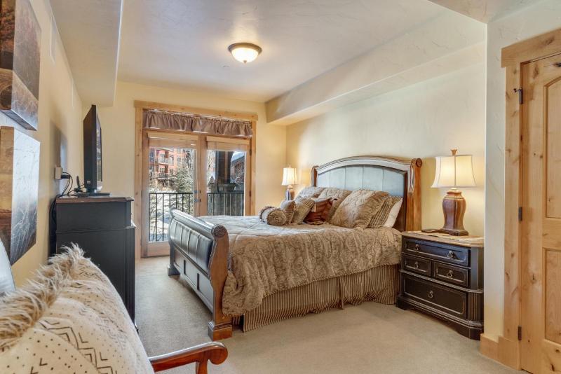 Outdoor Pools and Hot Tubs Air Conditioning Washer & Dryer In Unit Ski Mountain Views - image 27