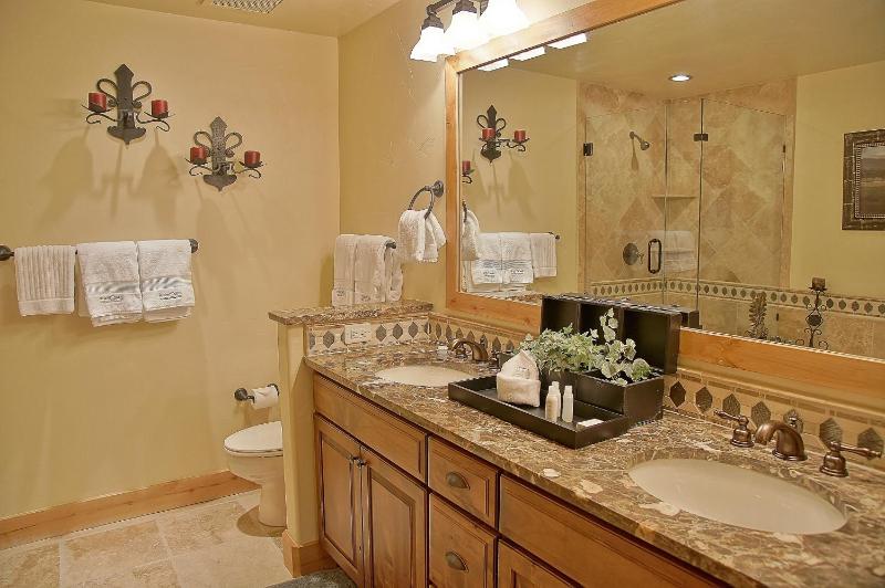Outdoor Pools and Hot Tubs Air Conditioning Washer & Dryer In Unit Ski Mountain Views - image 7