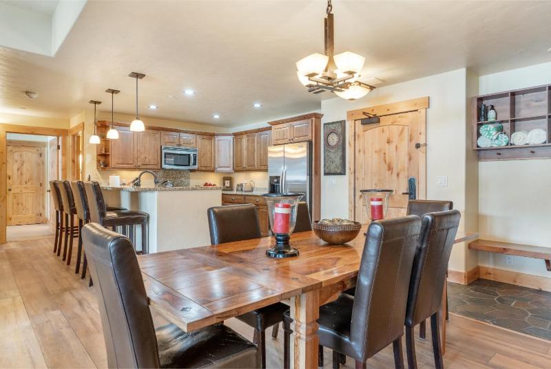 Outdoor Pools and Hot Tubs Air Conditioning Washer & Dryer In Unit Ski Mountain Views - image 42