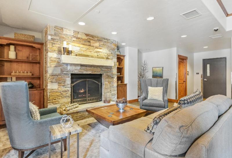 Outdoor Pools and Hot Tubs Air Conditioning Washer & Dryer In Unit Ski Mountain Views - image 13