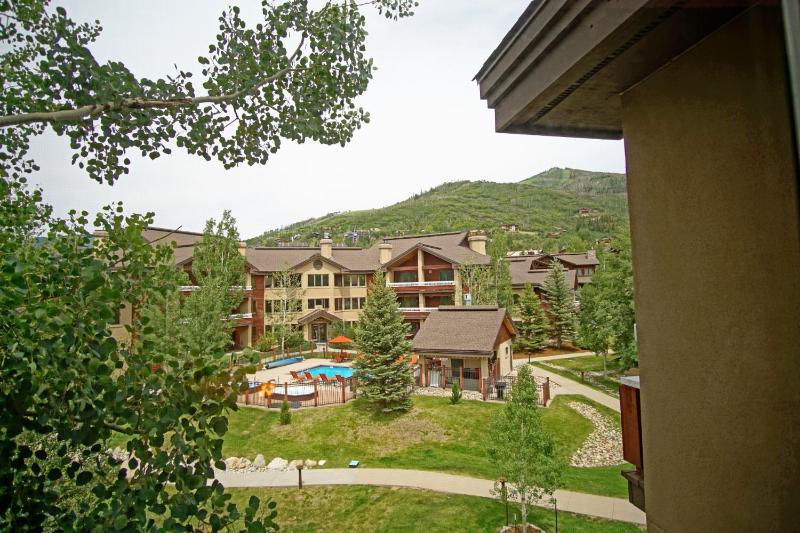 4 Pools and 10 Hot Tubs Renovated Penthouse Condo Ski Season Private Shuttle - image 21