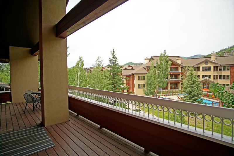 4 Pools and 10 Hot Tubs Renovated Penthouse Condo Ski Season Private Shuttle - image 46
