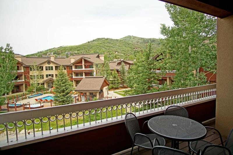 4 Pools and 10 Hot Tubs Renovated Penthouse Condo Ski Season Private Shuttle - image 42