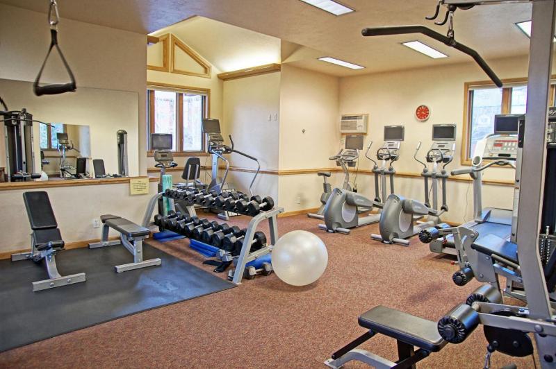 4 Pools and 10 Hot Tubs Renovated Penthouse Condo Ski Season Private Shuttle - image 4