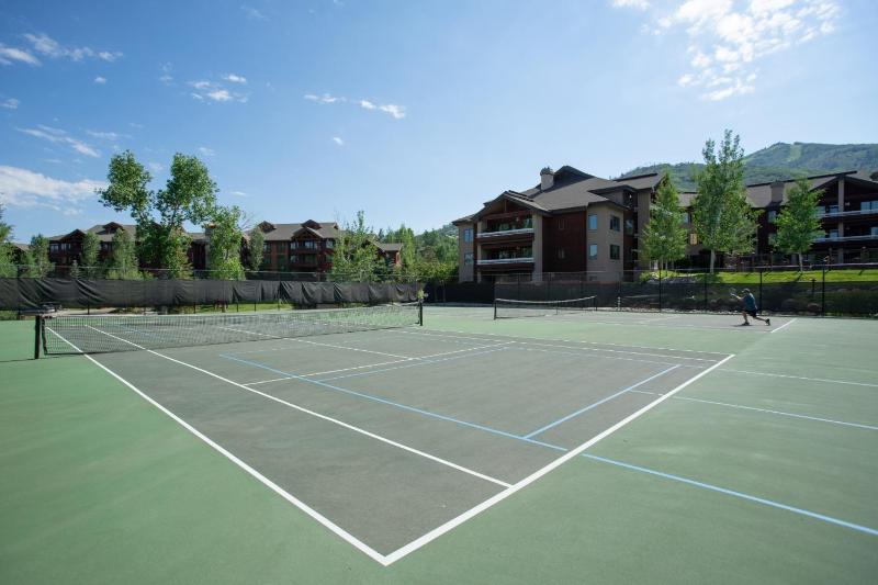 4 Pools and 10 Hot Tubs Renovated Penthouse Condo Ski Season Private Shuttle - image 36