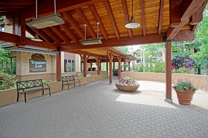 4 Pools and 10 Hot Tubs Renovated Penthouse Condo Ski Season Private Shuttle - image 2