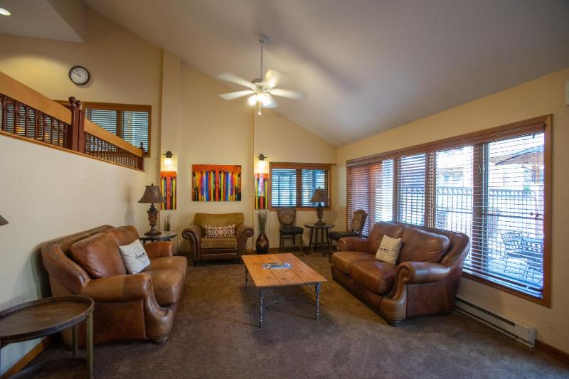 4 Pools and 10 Hot Tubs Renovated Penthouse Condo Ski Season Private Shuttle - image 35