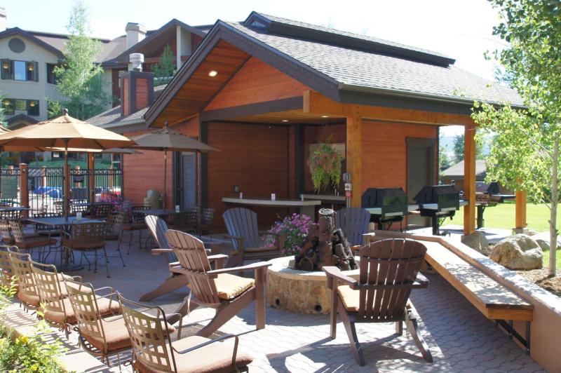 Outdoor Pool and Hot Tub Air Conditioning Covered Deck with Gas Grill Penthouse Level - image 44