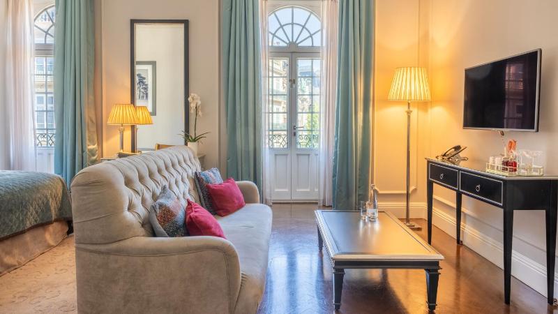 Junior King Suite image 3