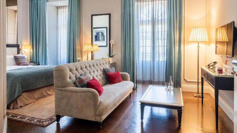 Junior King Suite image 2