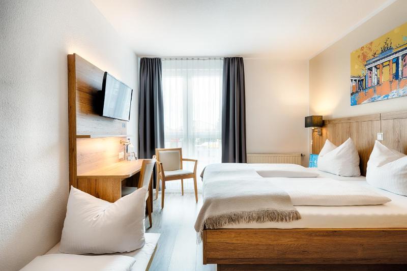 Standard Double Room image 2