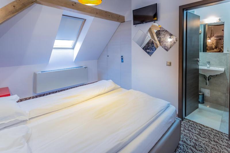 Hotel Bliss - image 18