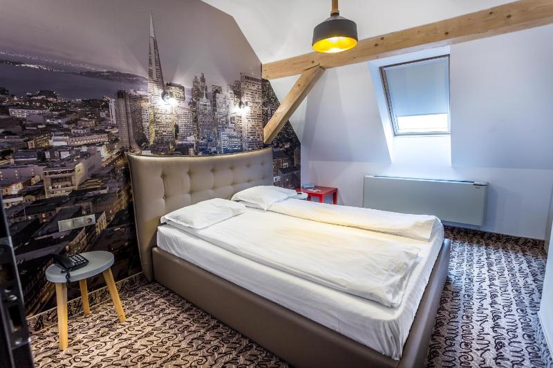 Hotel Bliss - image 8