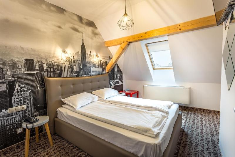 Hotel Bliss - image 7