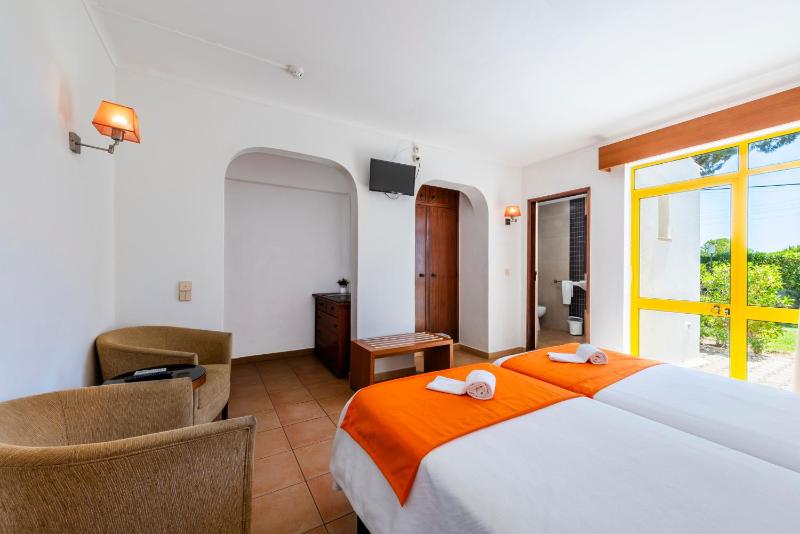 Double or Twin Room image 3