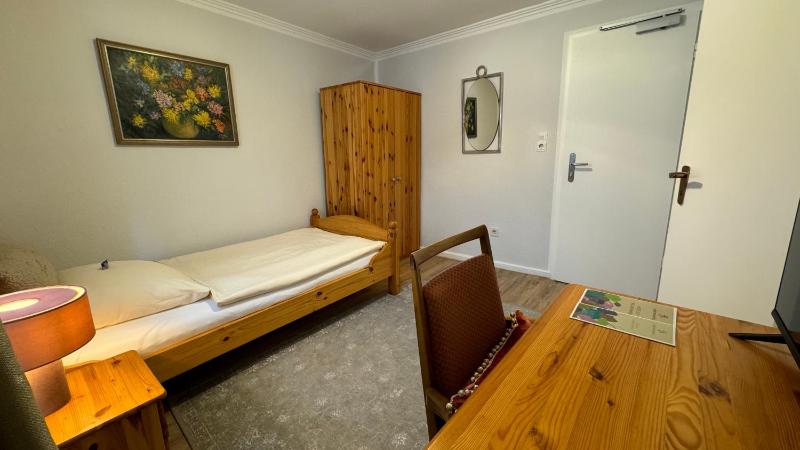 Single Room image 3