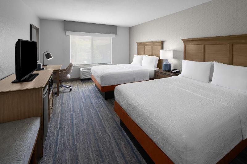Room with Two Queen Beds - Non-Smoking image 3