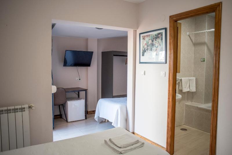 Triple Room image 3