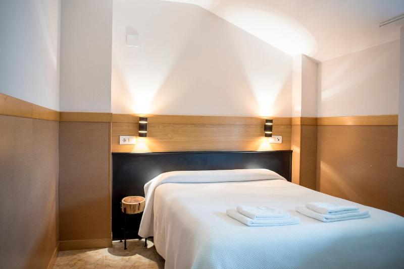 Double or Twin Room image 3