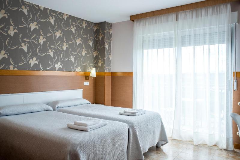Superior Double or Twin Room with Terrace image 4