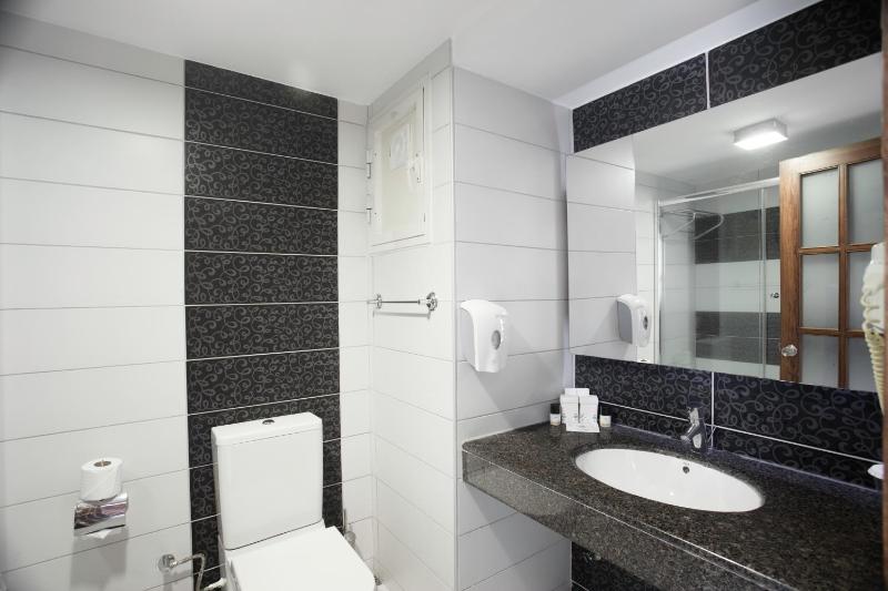 Standard Club Room ( 2 adults + 2 children up to 13 years old) image 3