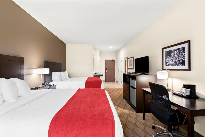 Queen Room with Two Queen Beds and Roll-In Shower - Disability Access image 3
