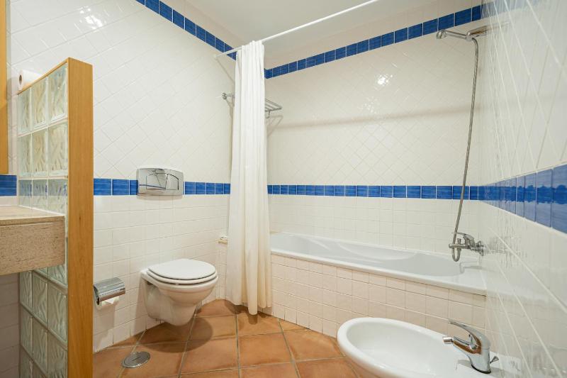 Superior One-Bedroom Apartment image 2