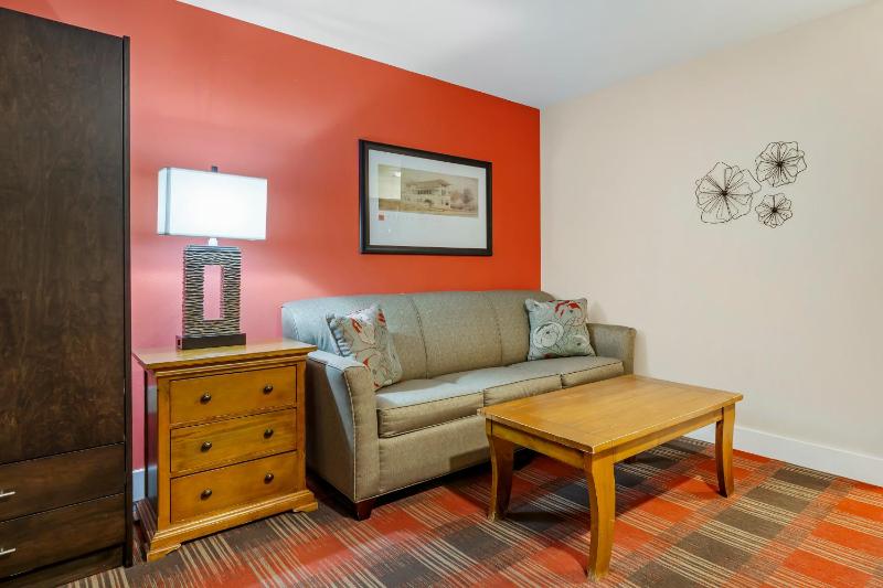 Deluxe Queen Suite image 3