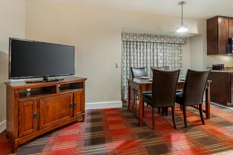 Deluxe King Suite image 4