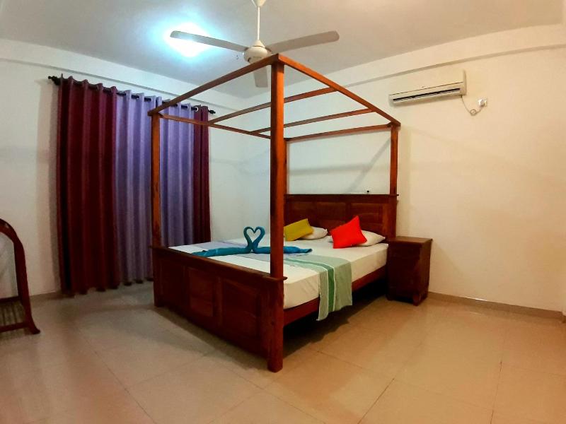 Large Double Room with Air condition image 2
