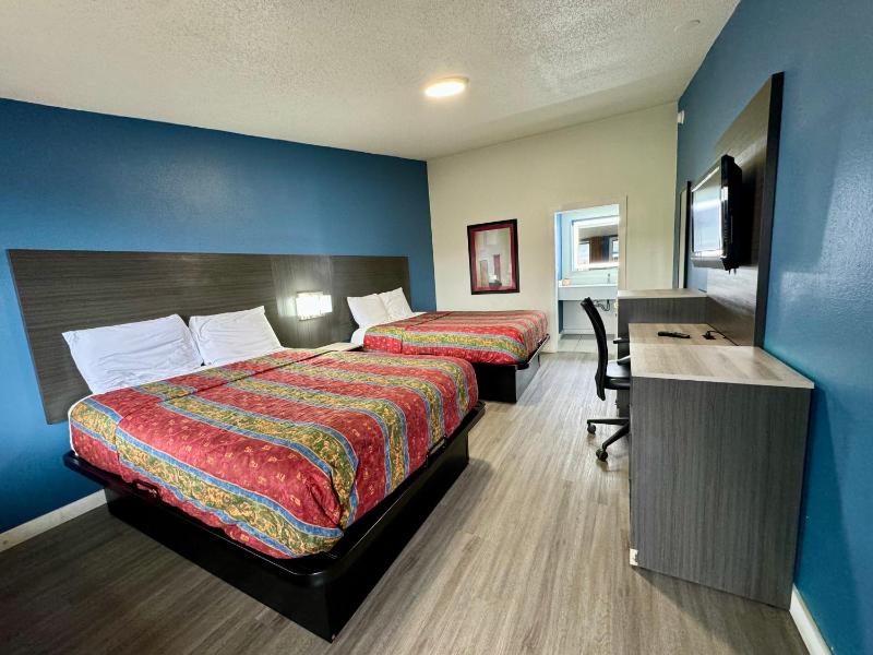 Double Room with Two Double Beds - Smoking image 1