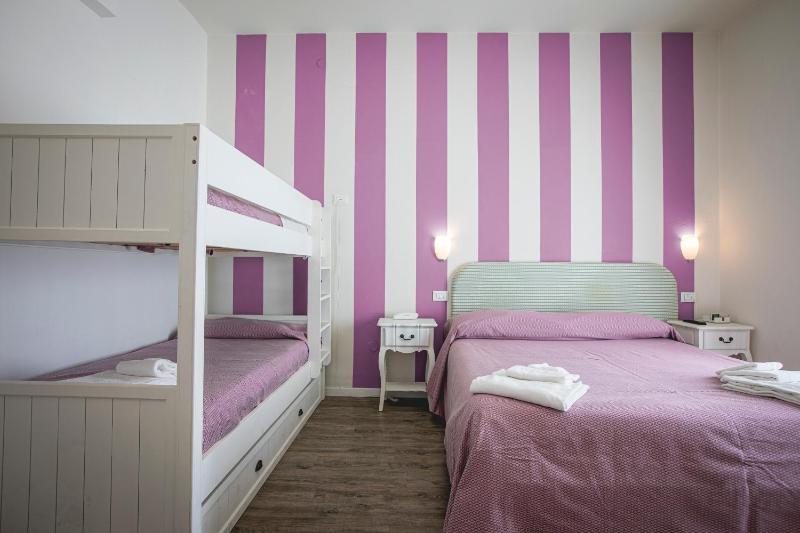 Quadruple Room with Balcony image 4