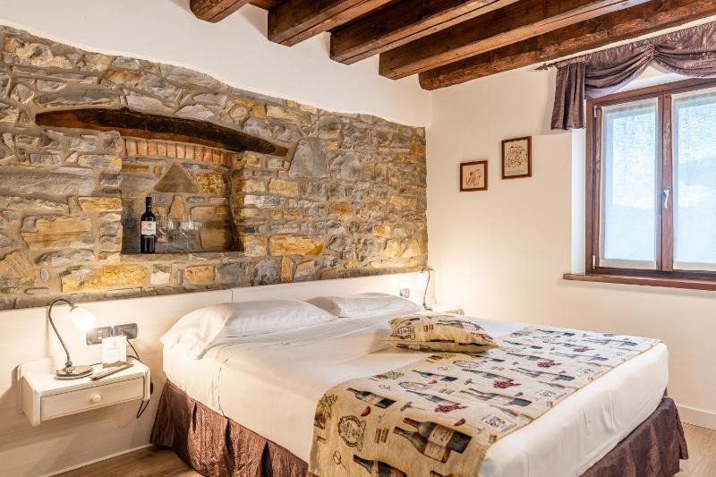 Double Room with Extra Bed image 3