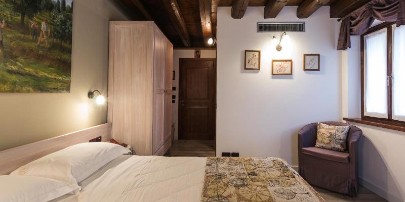 Double Room with Terrace image 2