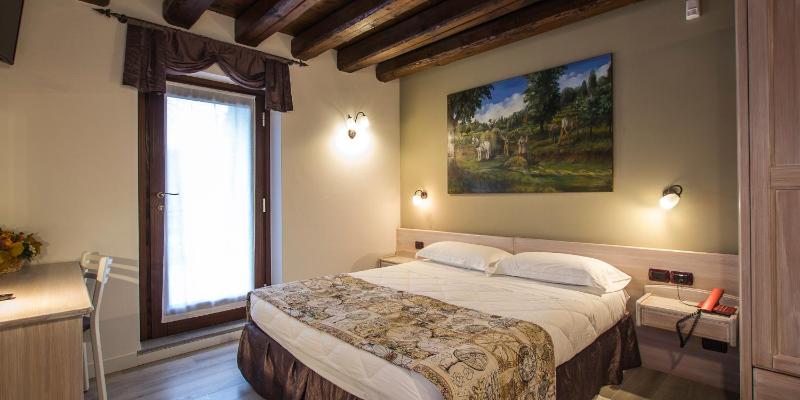 Double Room with Terrace image 3