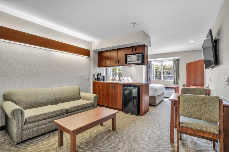 Queen Suite image 2