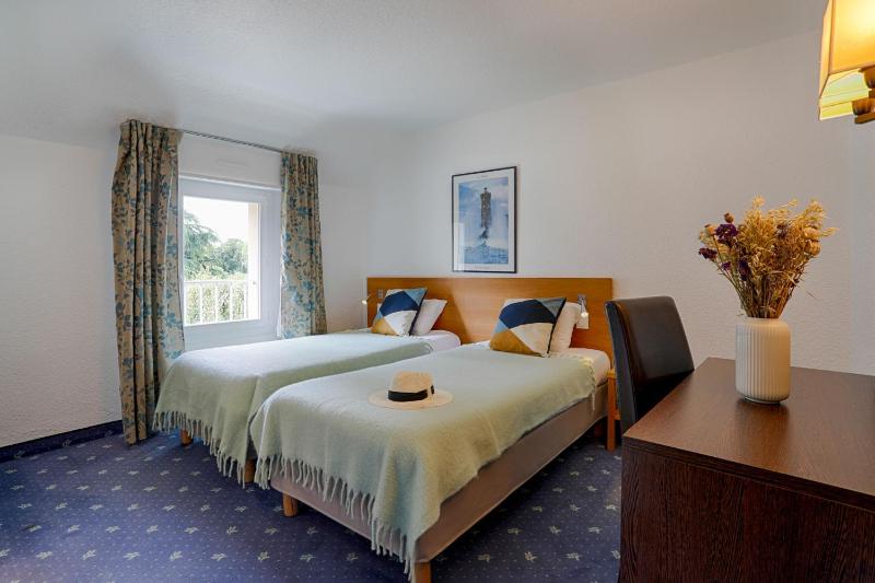 Superior Twin Room image 1
