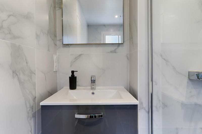 Superior Twin Room image 3