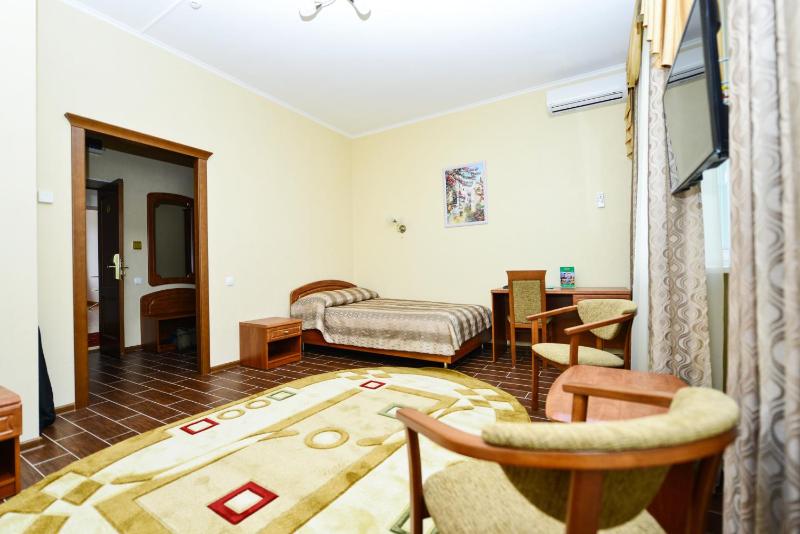 Business Twin Room image 3