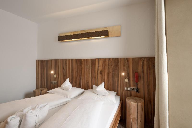 Family Suite (2 Adults + 2 Children) image 1
