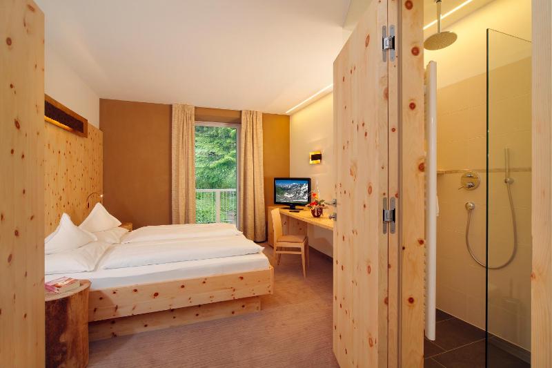 Double Room with Garden View image 1