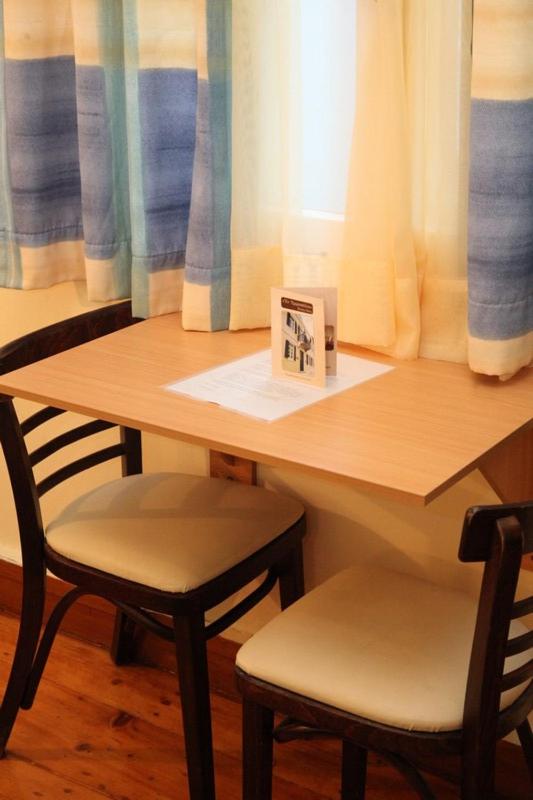 Single Room image 2