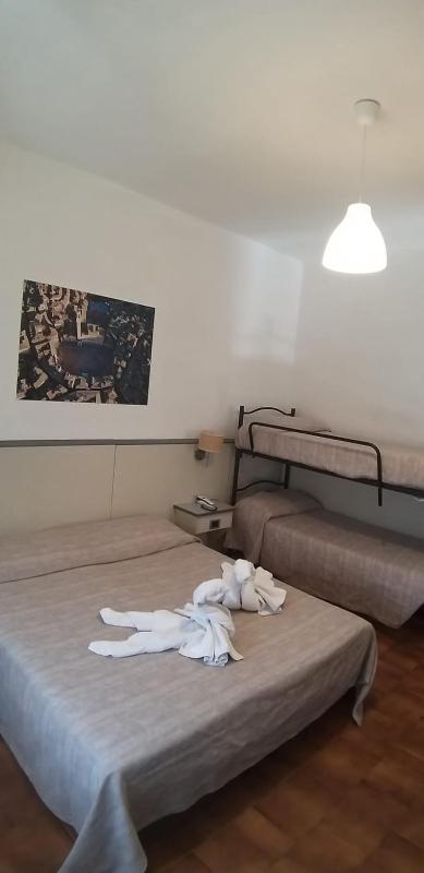 Classic Quadruple Room image 1