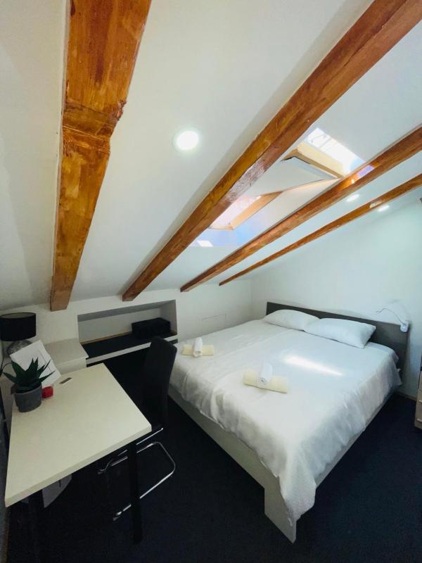 Apartman Tizianova near centar - image 8