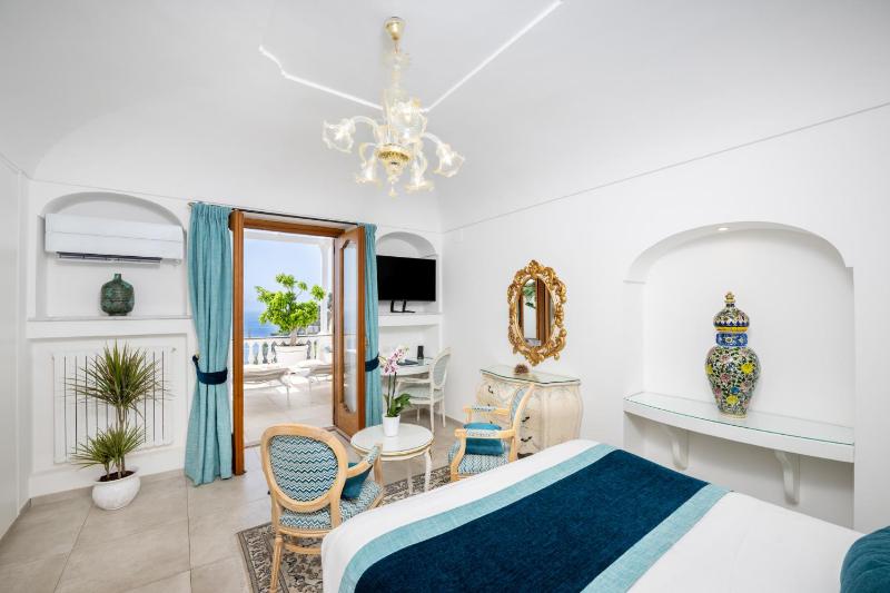 Junior Suite with Terrace and Sea View image 3