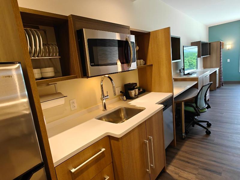 King Studio Suite image 4