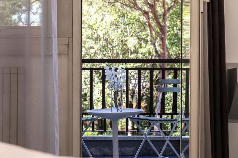 Double Room with Balcony image 2