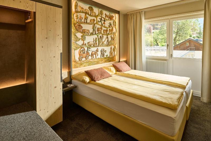 Standard Double Room image 4